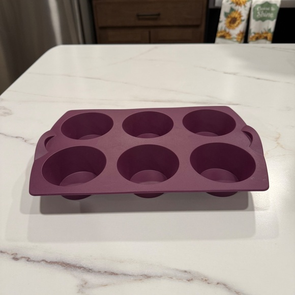 Tupperware Silicone 6 Muffin Cupcake, Biscuit Baking mold. Brand New - Picture 2 of 4